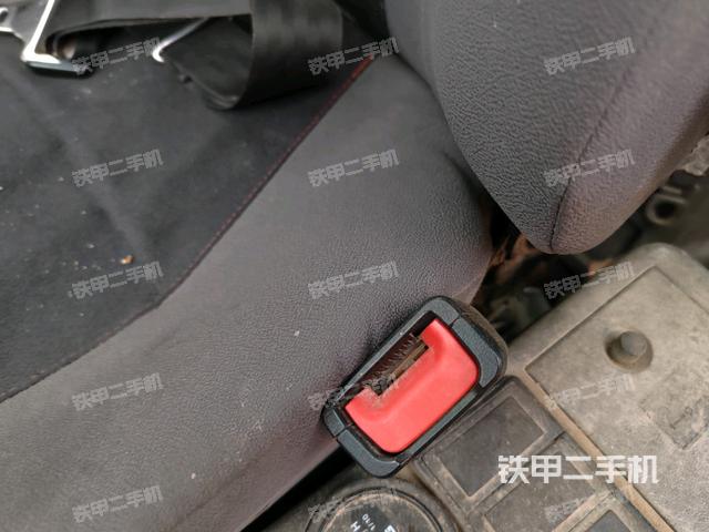 驾驶室左前45度（驾驶室部分）