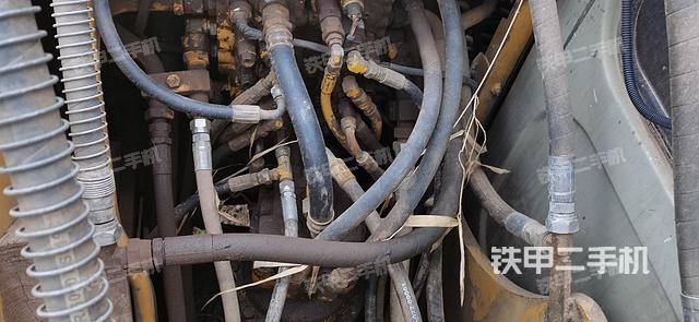 回转马达和主控阀（整机外观）