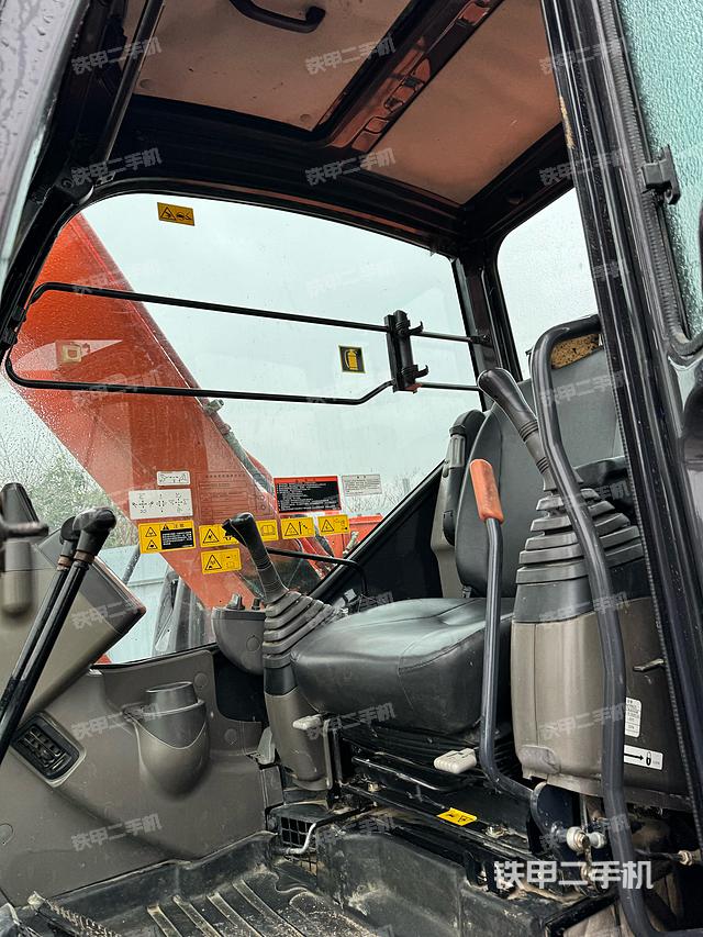 驾驶室整体（整机外观）