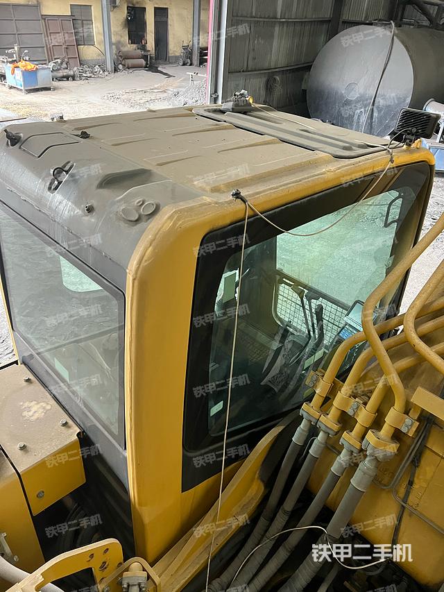 驾驶室顶部（整机外观）