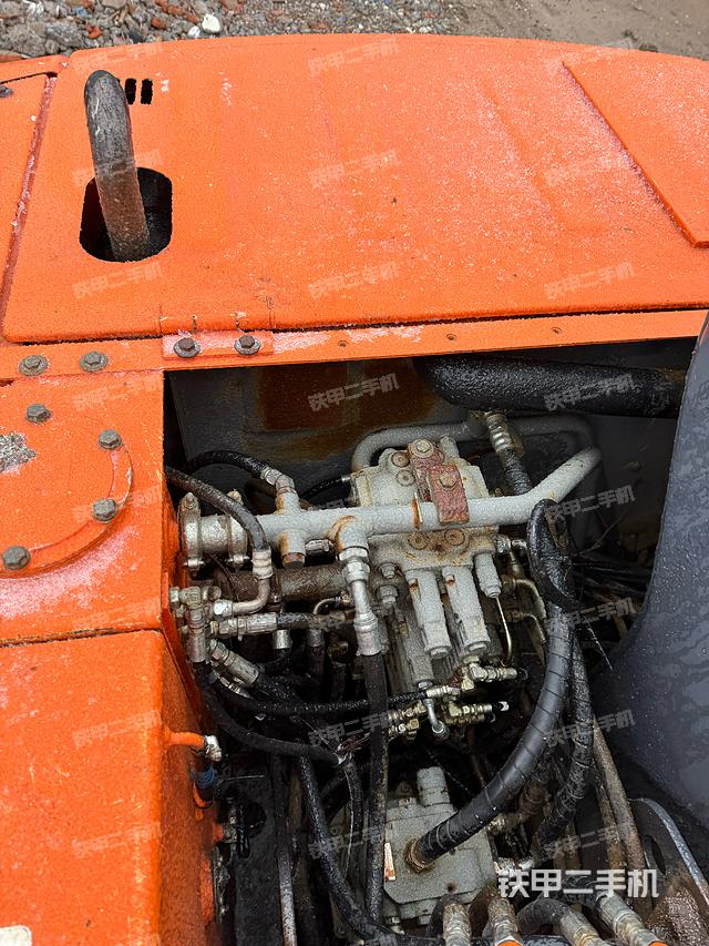 回转马达和主控阀（整机外观）