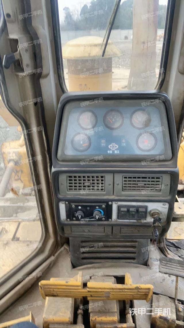 驾驶室操作台（设备外观及核心部件）