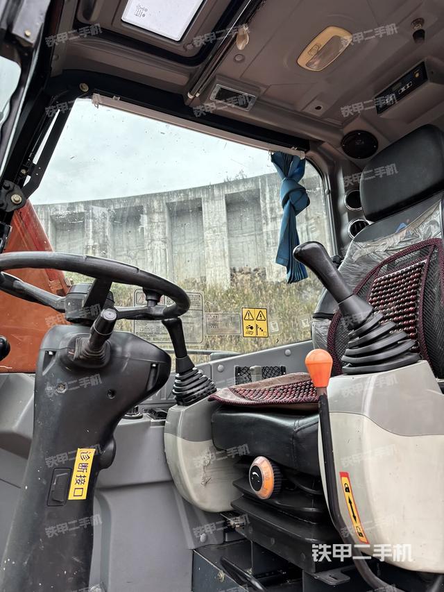 驾驶室整体（整机外观）