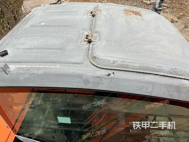 驾驶室顶部（整机外观）