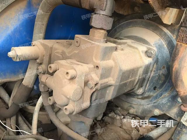 液压泵舱室正面整体（整机外观）