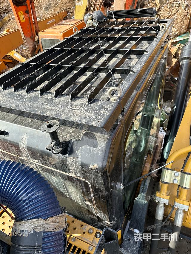 驾驶室顶部（整机外观）