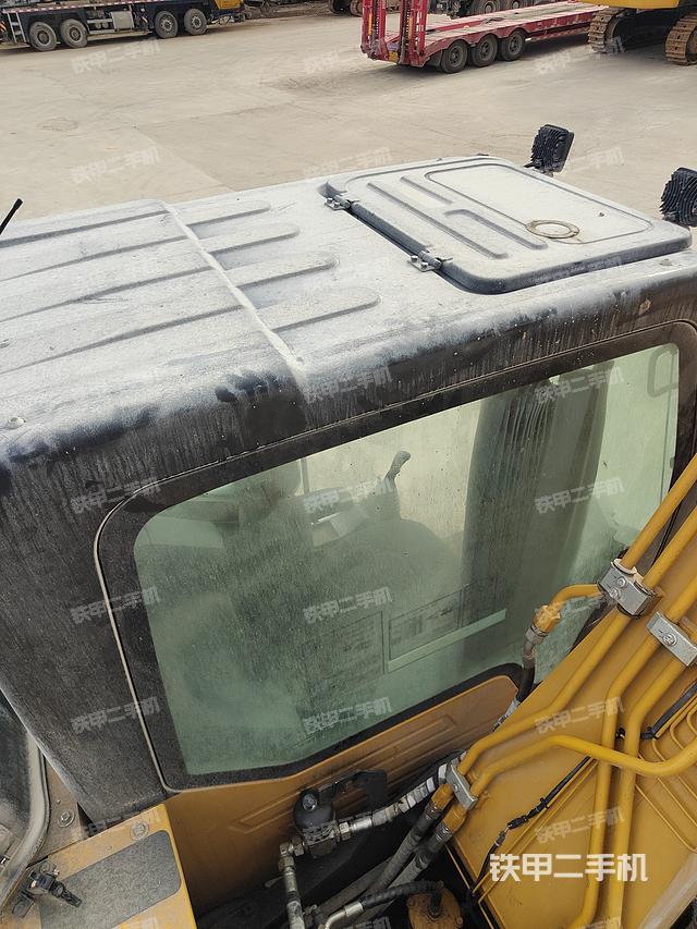 驾驶室顶部（整机外观）