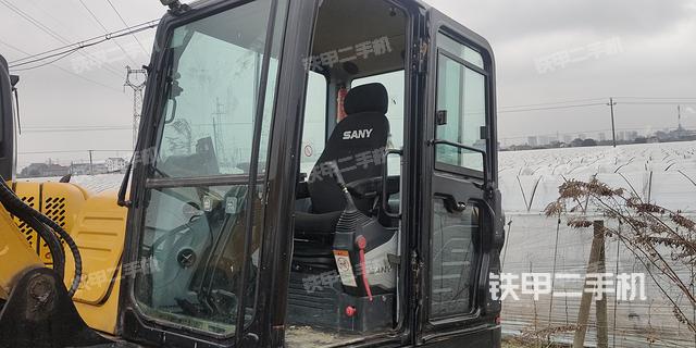 驾驶室整体（整机外观）