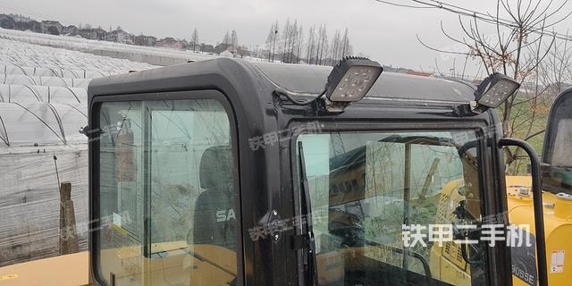 驾驶室顶部（整机外观）