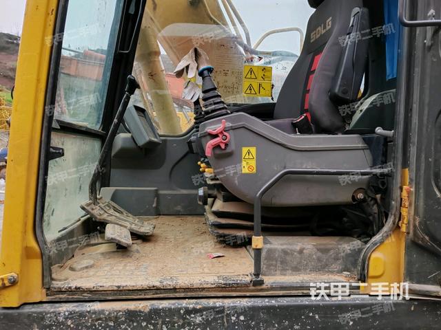 座椅后部（驾驶室部分）