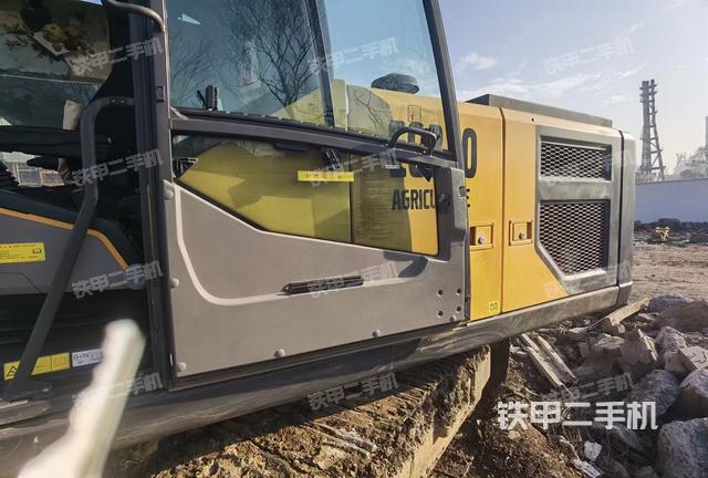 驾驶室整体（整机外观）