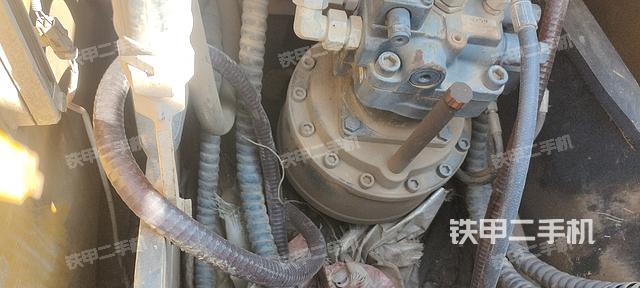 回转马达和主控阀（整机外观）