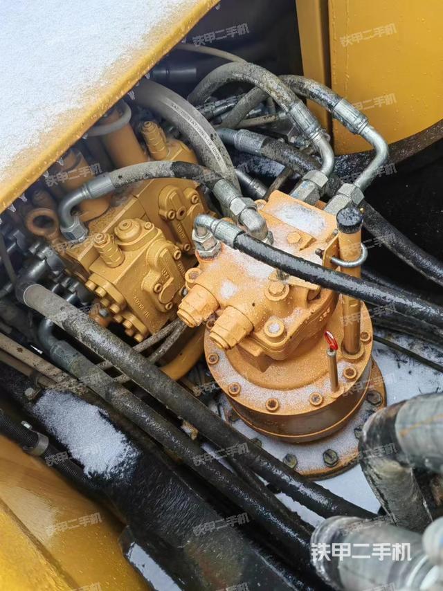 回转马达和主控阀（整机外观）