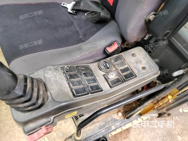 座椅左侧控制台/音响/含左手柄（驾驶室部分）
