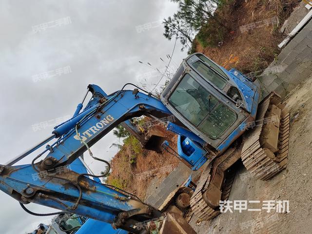 驾驶室顶部（整机外观）