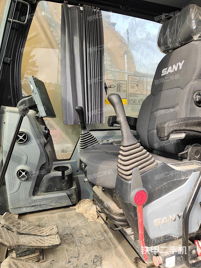 驾驶室整体（整机外观）