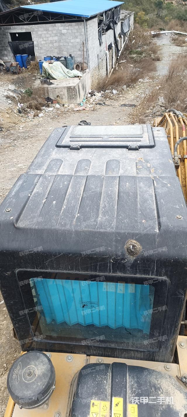 驾驶室顶部（整机外观）