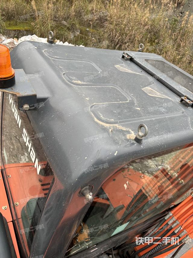 驾驶室顶部（整机外观）