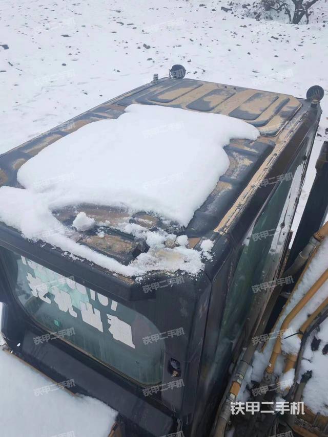 驾驶室顶部（整机外观）