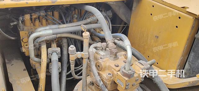 回转马达和主控阀（整机外观）