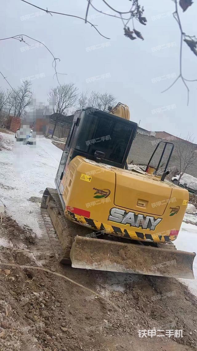 驾驶室顶部（整机外观）