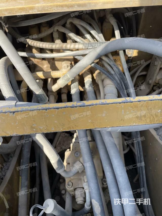 回转马达和主控阀（整机外观）