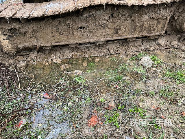 单侧履带整体（整机外观）