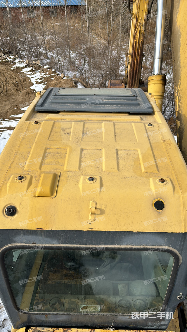 驾驶室顶部（整机外观）