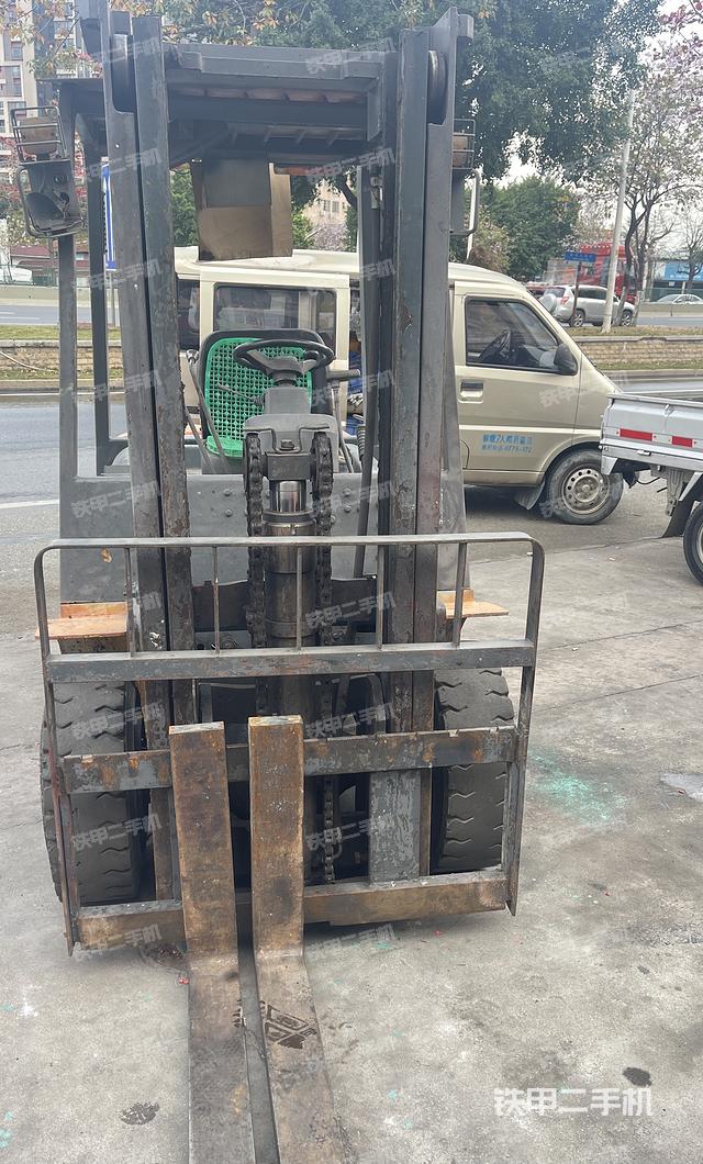 整机左侧（设备外观及核心部件）