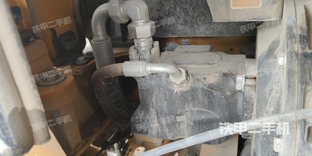 液压泵舱室正面整体（整机外观）