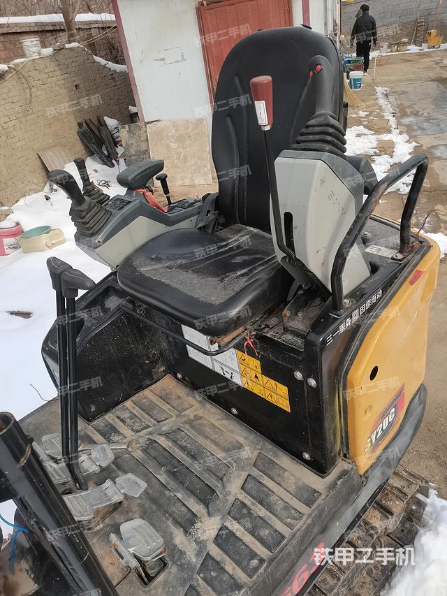 回转马达和主控阀（整机外观）