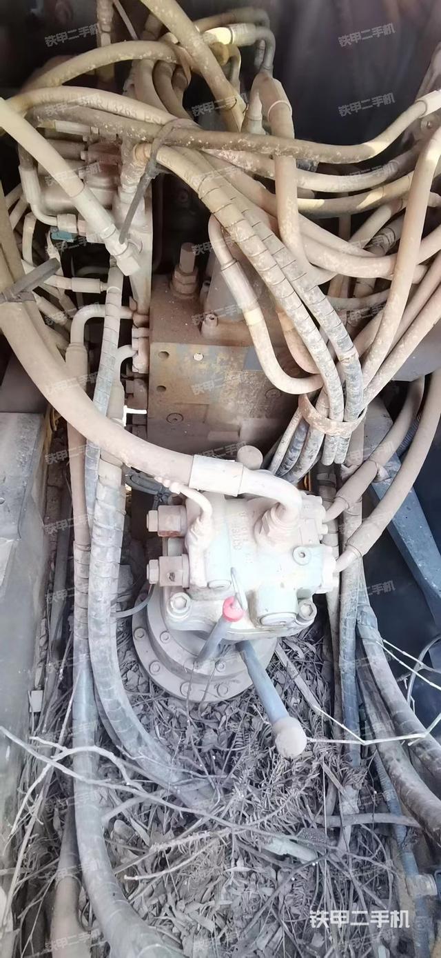 回转马达和主控阀（整机外观）