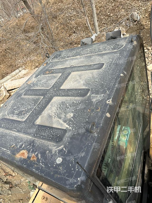 驾驶室顶部（整机外观）