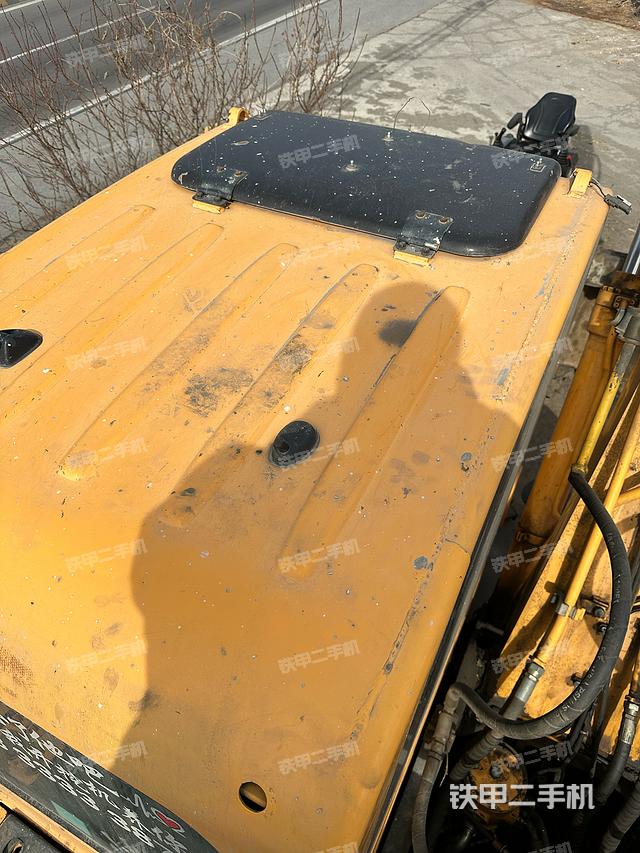 驾驶室顶部（整机外观）