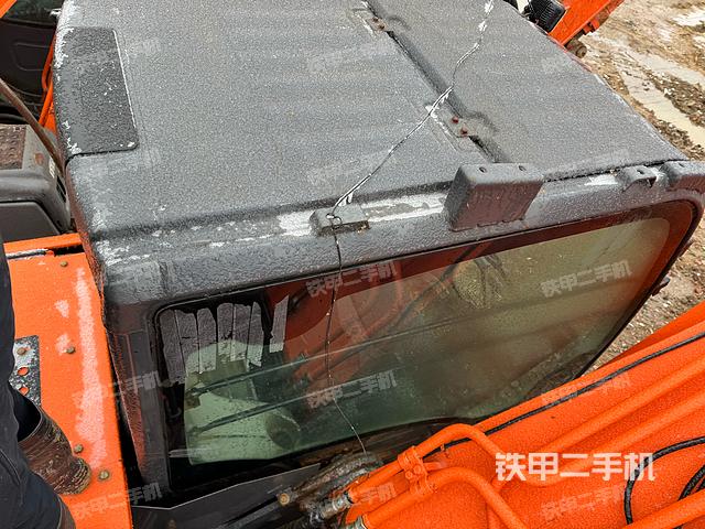 驾驶室顶部（整机外观）