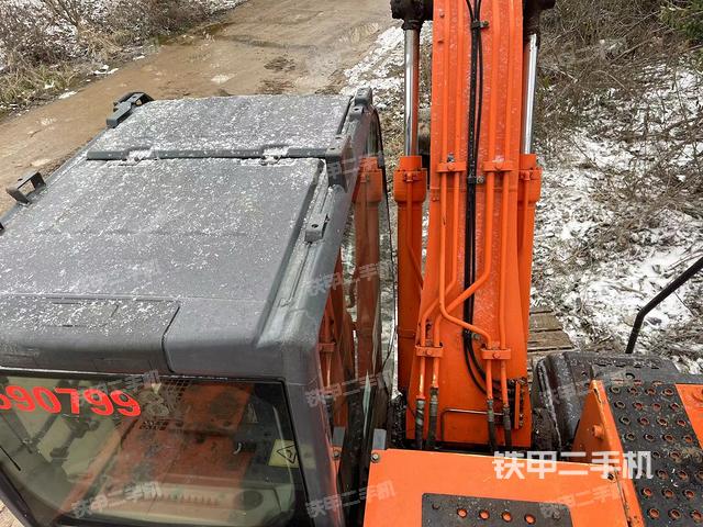 驾驶室顶部（整机外观）