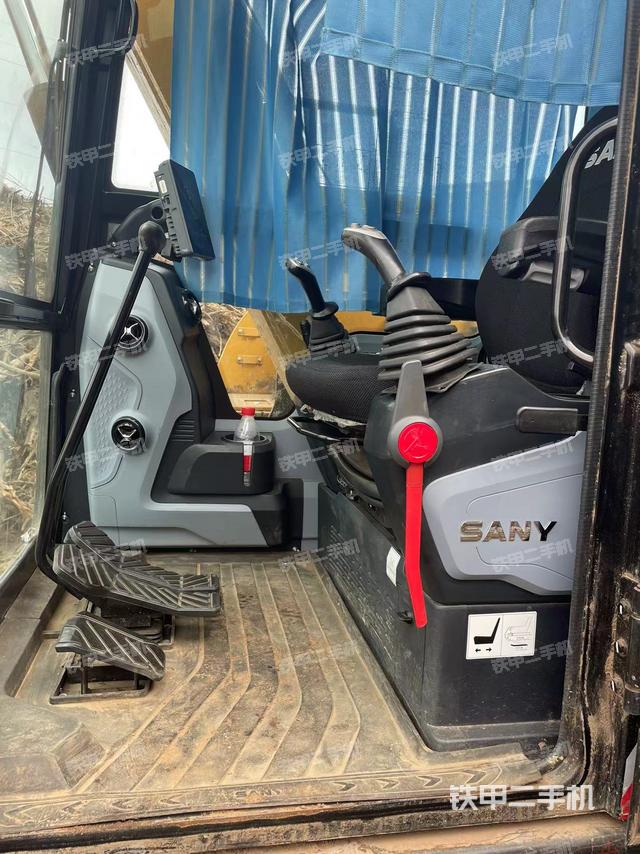 驾驶室顶部（整机外观）