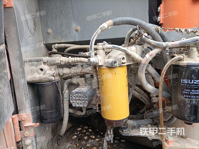 液压泵舱室正面整体（整机外观）