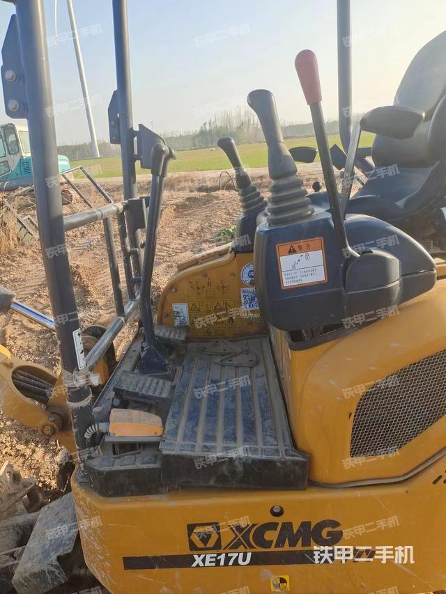 回转马达和主控阀（整机外观）