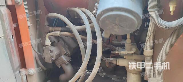 液压泵舱室正面整体（整机外观）