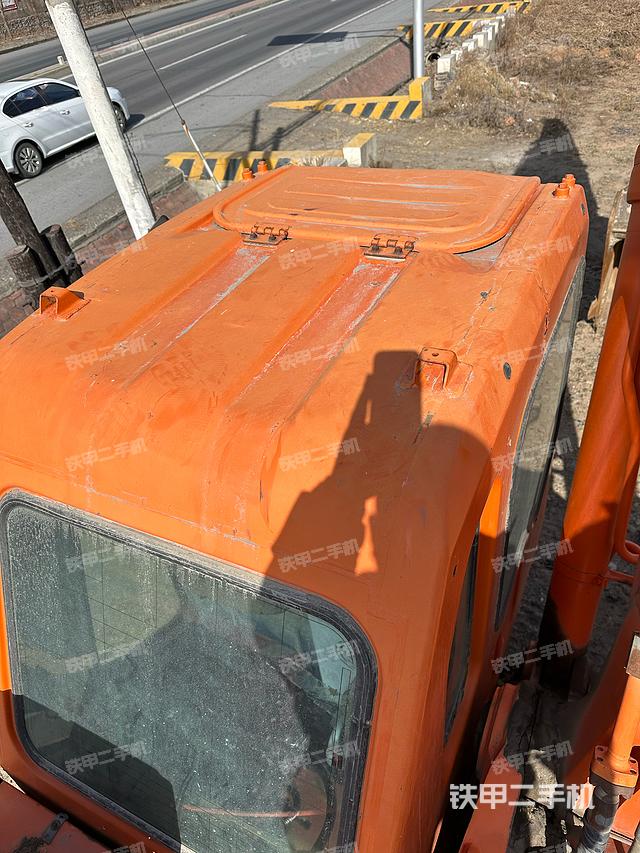 驾驶室顶部（整机外观）