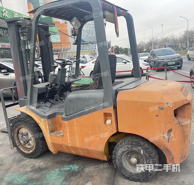 山推SF30T叉车