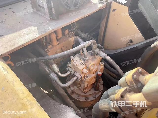 回转马达和主控阀（整机外观）