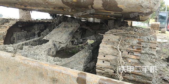 回转马达和主控阀（整机外观）