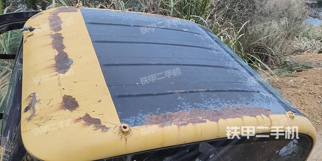 驾驶室顶部（整机外观）