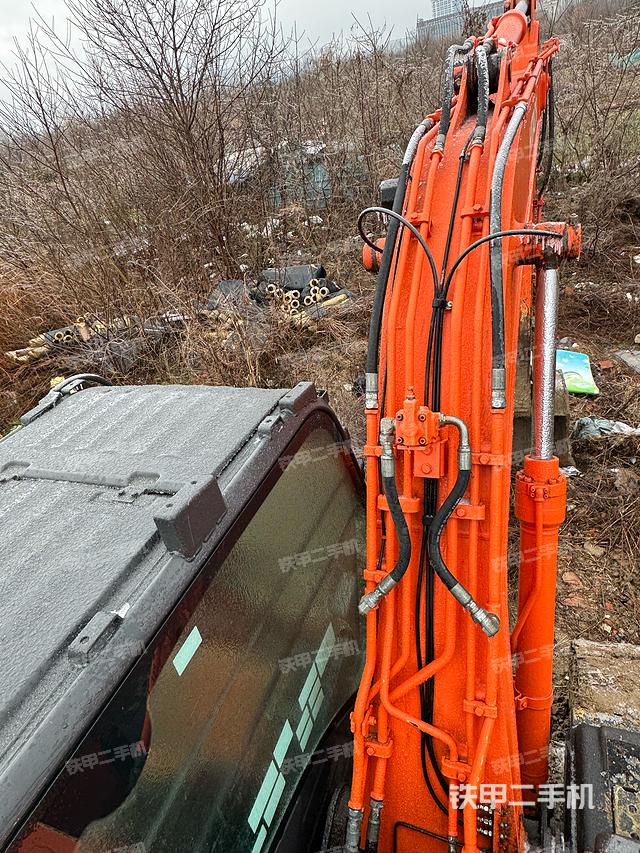 驾驶室顶部（整机外观）