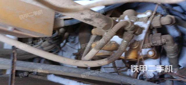 回转马达和主控阀（整机外观）