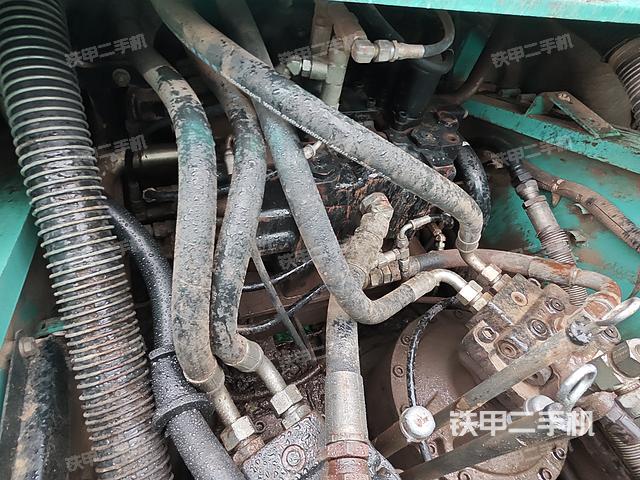 回转马达和主控阀（整机外观）