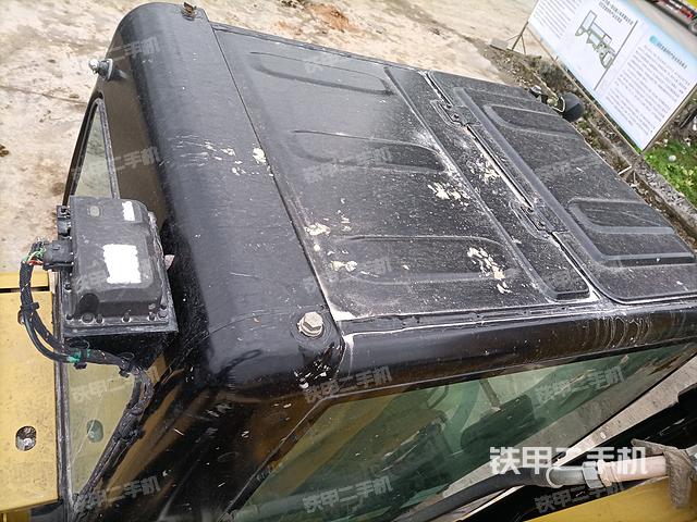 驾驶室顶部（整机外观）