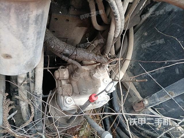 回转马达和主控阀（整机外观）